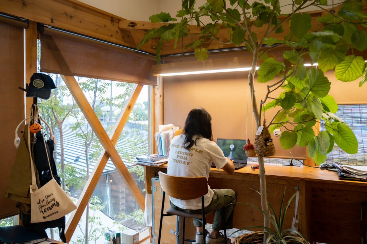 高崎松風園様のオフィス。オフィスデザインのポイントはレイアウトとハイカウンター