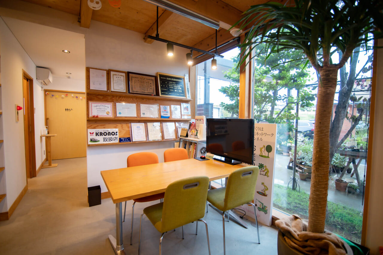 高崎松風園様の商談スペースに家具を採用いただきました。