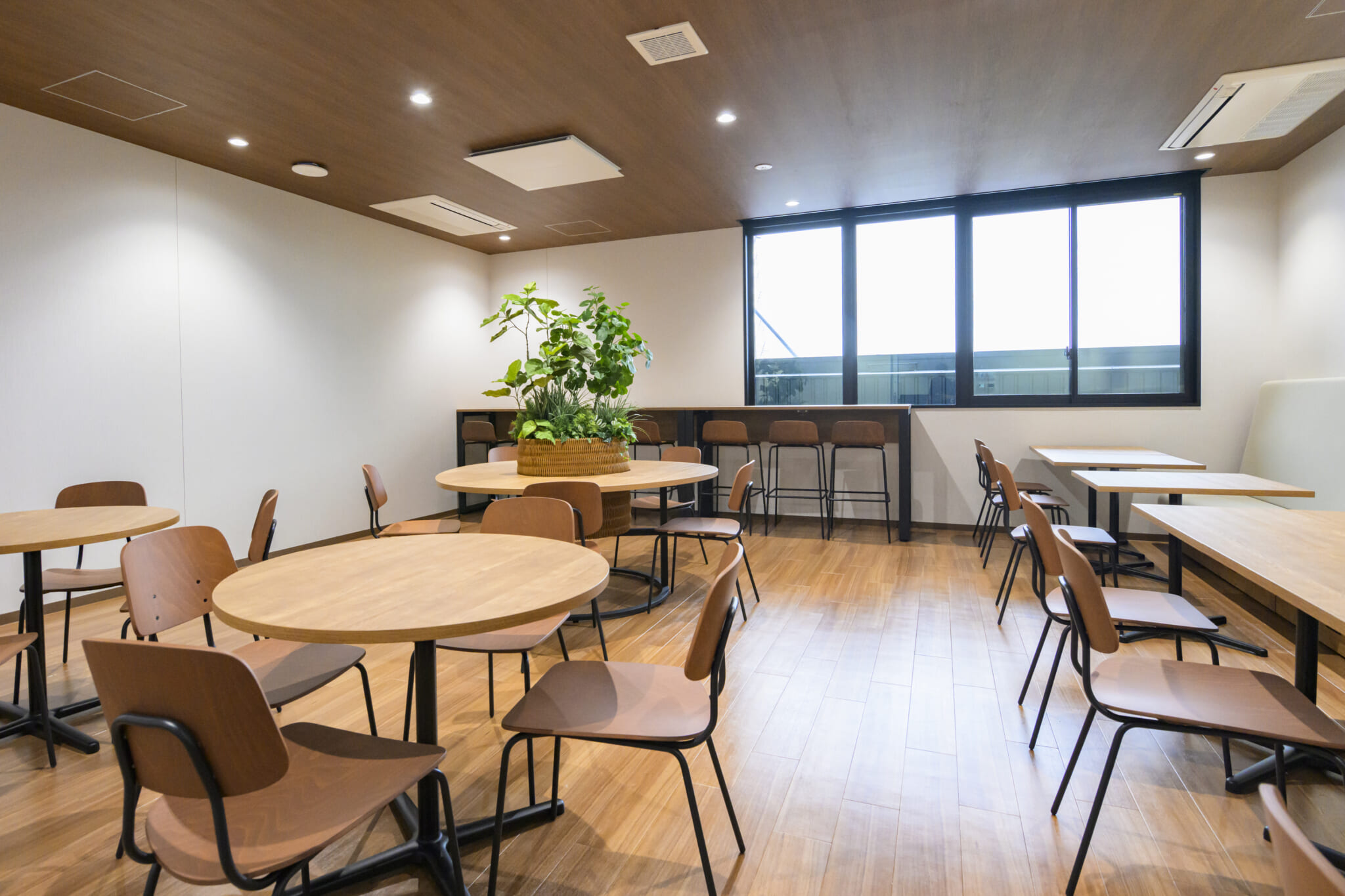食堂リニューアルで満足度と生産性を高める方法(群馬県の事例あり) | Officemo(オフィスモ)|群馬県高崎市のオフィスデザイン